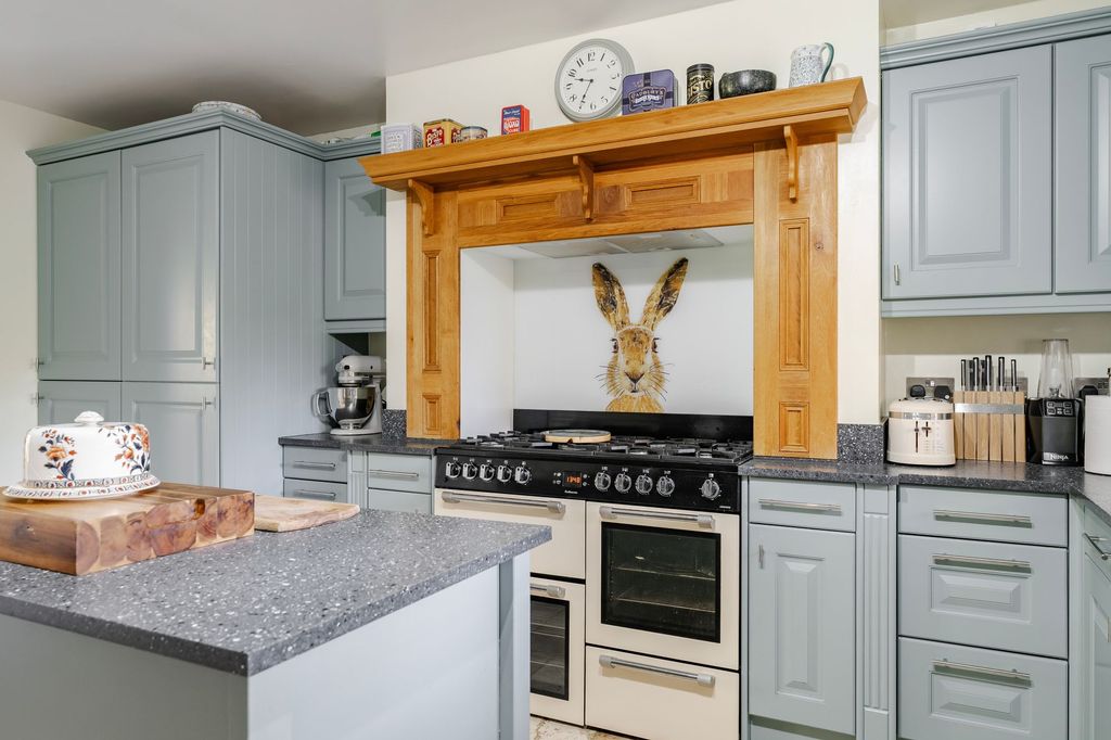 Property photo 3 of 30