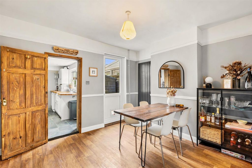 Property photo 3 of 19 134-Yorkst-015.Jpg