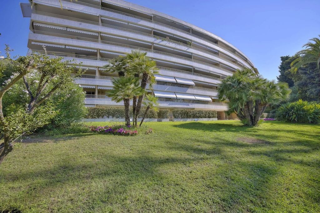 Property photo 1 of 20 3-Bedroom Sea-View Apartment For Sale 111 Sqm – Basse Californie, Cannes
