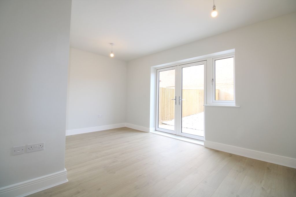 Property photo 3 of 13 Img_9275