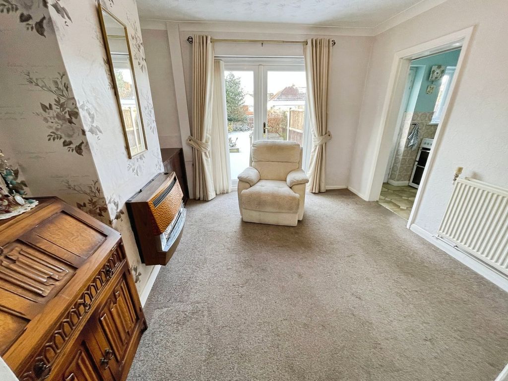 Property photo 3 of 16 Dining Room