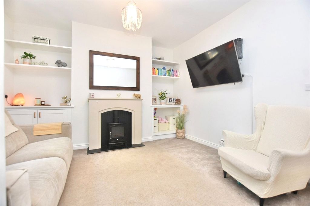 Property photo 3 of 17 Living Room