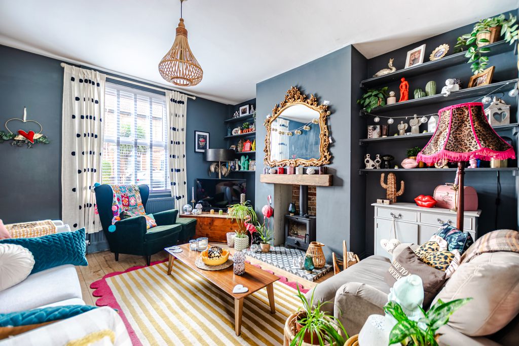 Property photo 3 of 18 Lounge2