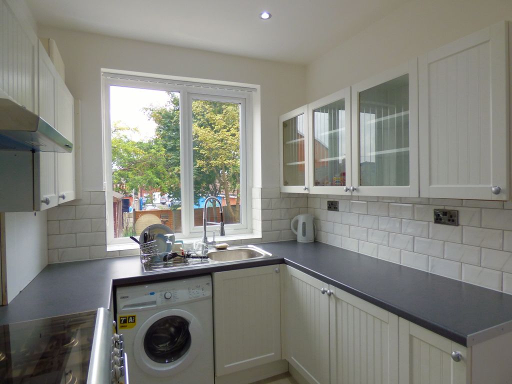 Property photo 2 of 12 Kitchen2