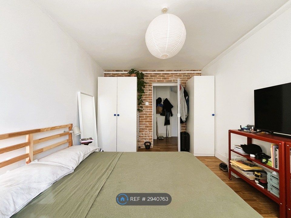 Property photo 1 of 17 Bedroom 1