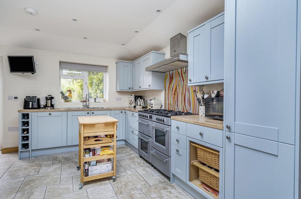 Property photo 2 of 25 Kitchen