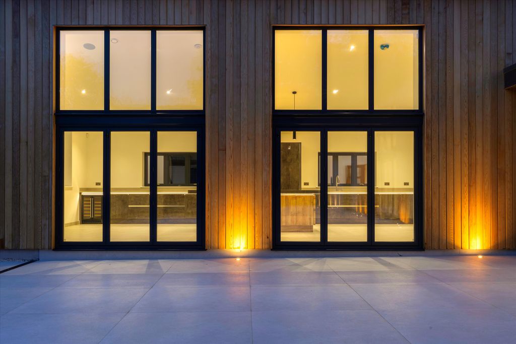 Property photo 3 of 24 Image