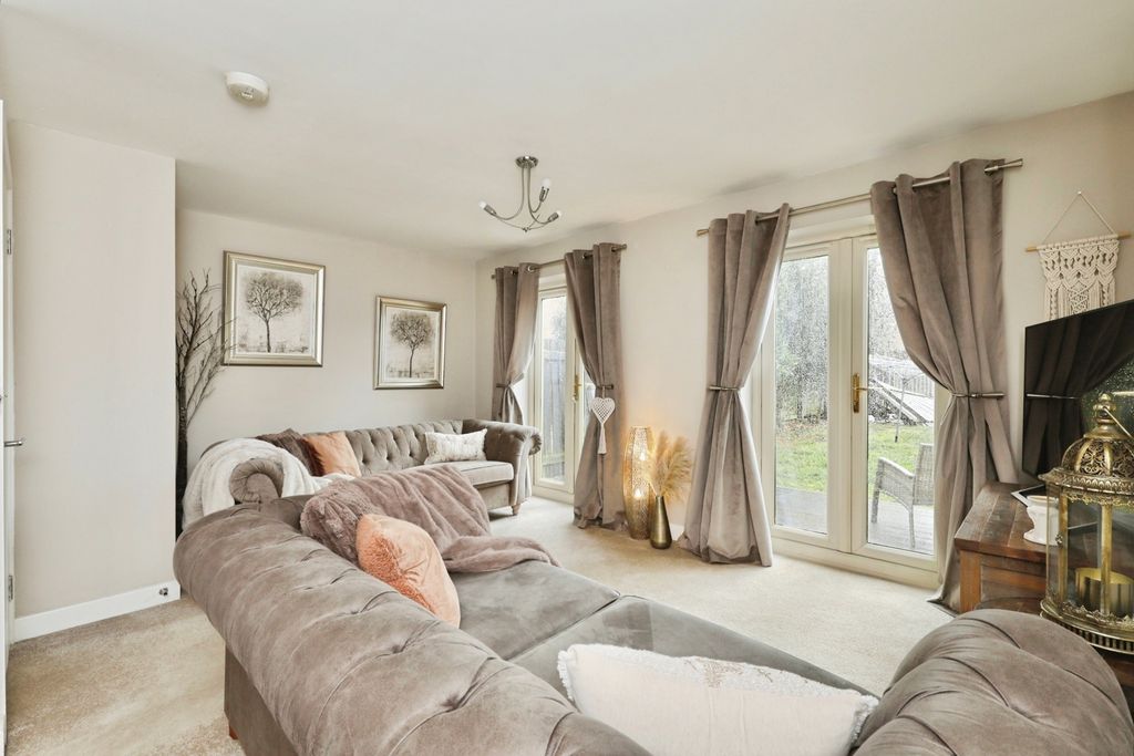 Property photo 2 of 17 Photo
