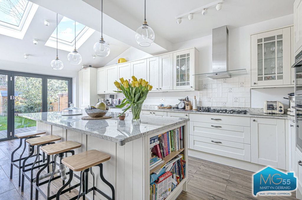 Property photo 2 of 10 Picture No. 12