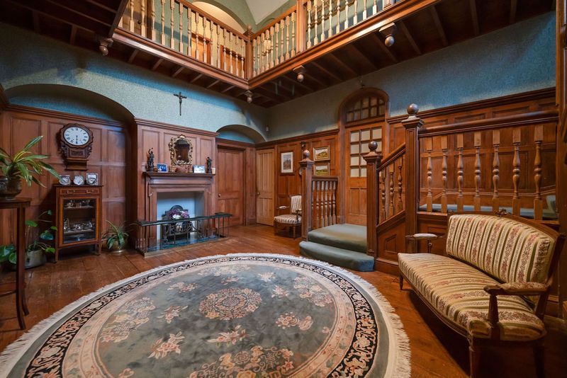 Property photo 2 of 64 Photo 17