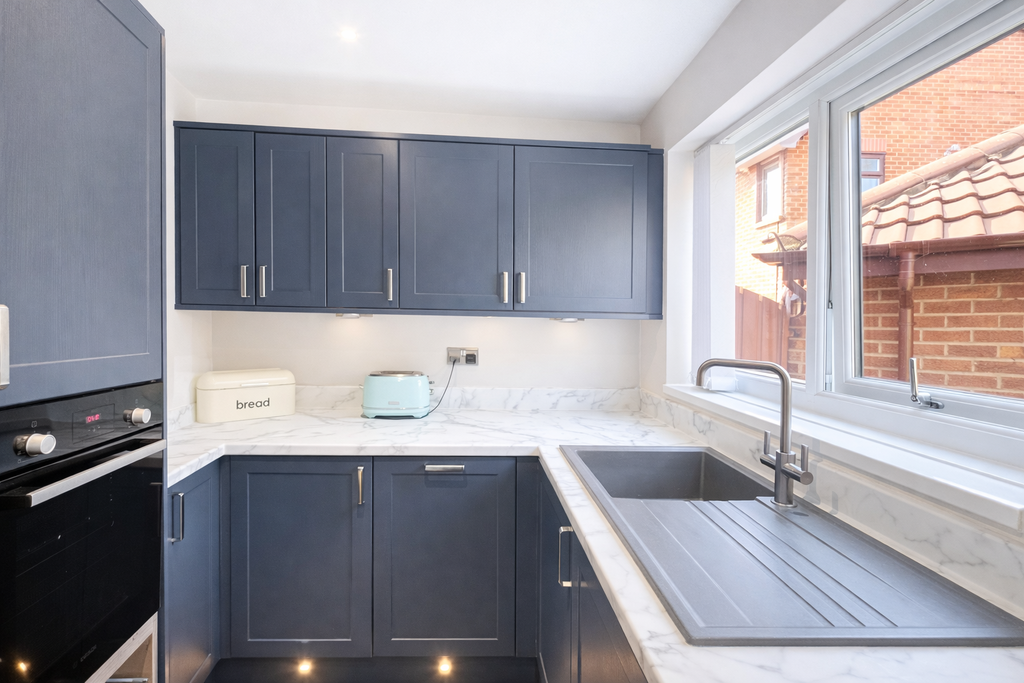 Property photo 3 of 15 Kitchen.