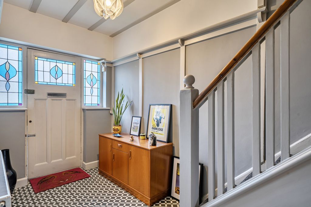 Property photo 2 of 17 1408041-12-698A04...