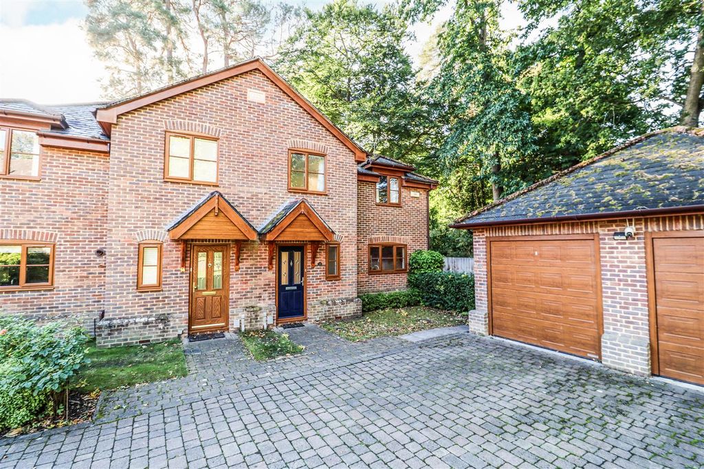 Property photo 1 of 19 Front