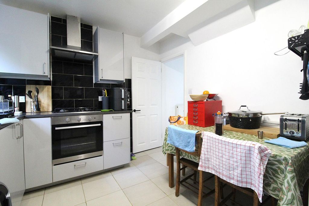 Property photo 2 of 14 Kitchen