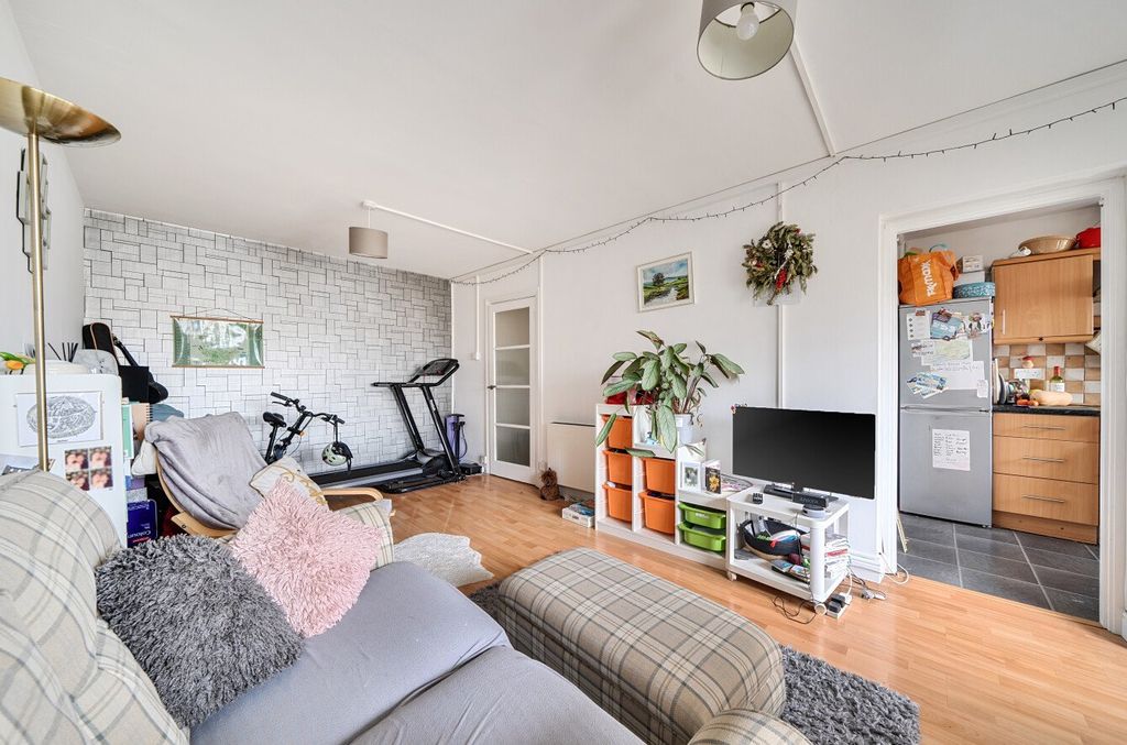 Property photo 2 of 8 Picture No. 20