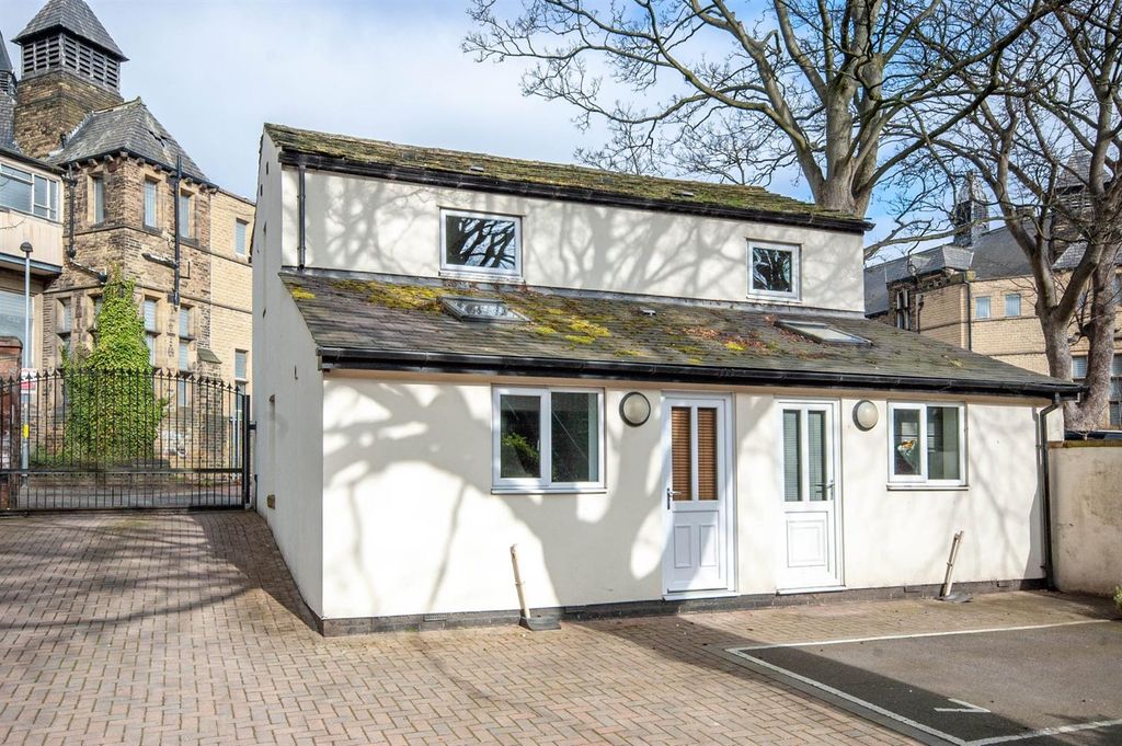 Property photo 1 of 9 Exterior