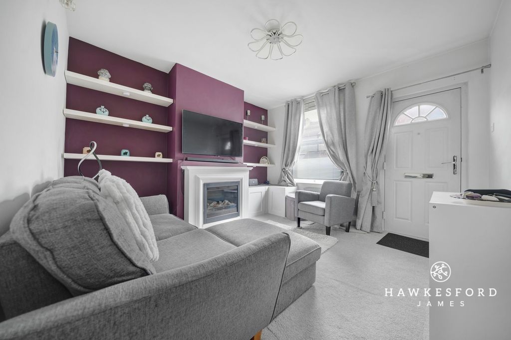 Property photo 2 of 12 Harold Road, Sittingbourne - Lounge