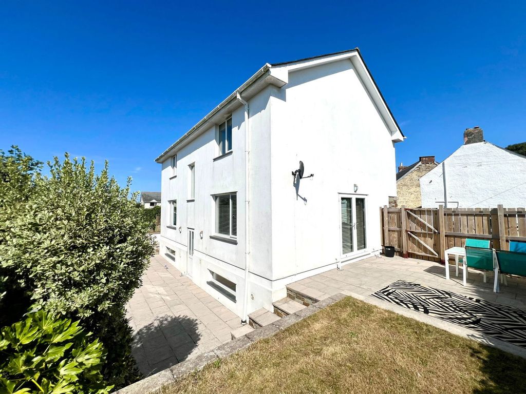 Property photo 2 of 27