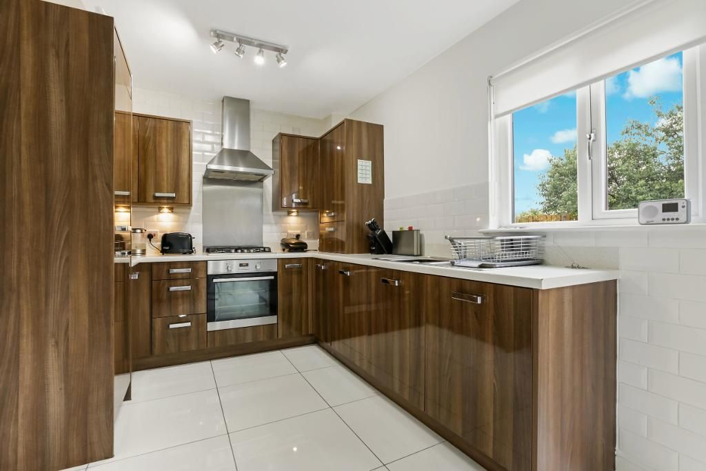 Property photo 3 of 19 Kitchen/ Dining Area