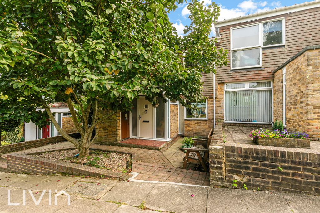 Property photo 2 of 21 Crofters Road 62 -72