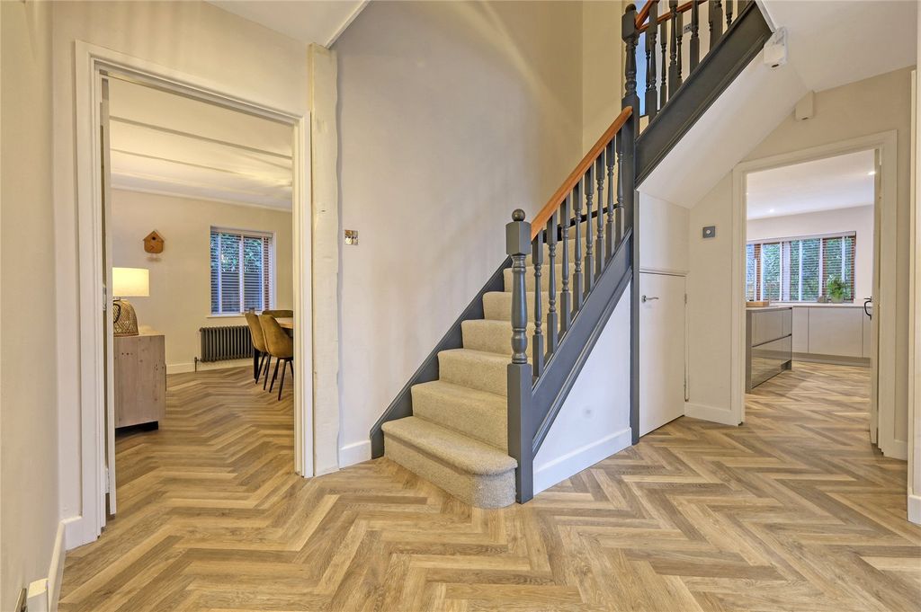 Property photo 3 of 22 Entrance Hall