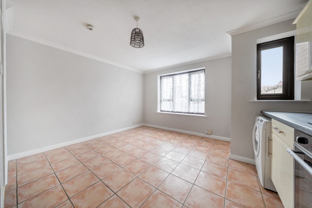 Property photo 3 of 15 1395988-9-6960Fc7...