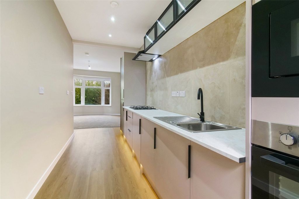 Property photo 3 of 22 Picture No. 29