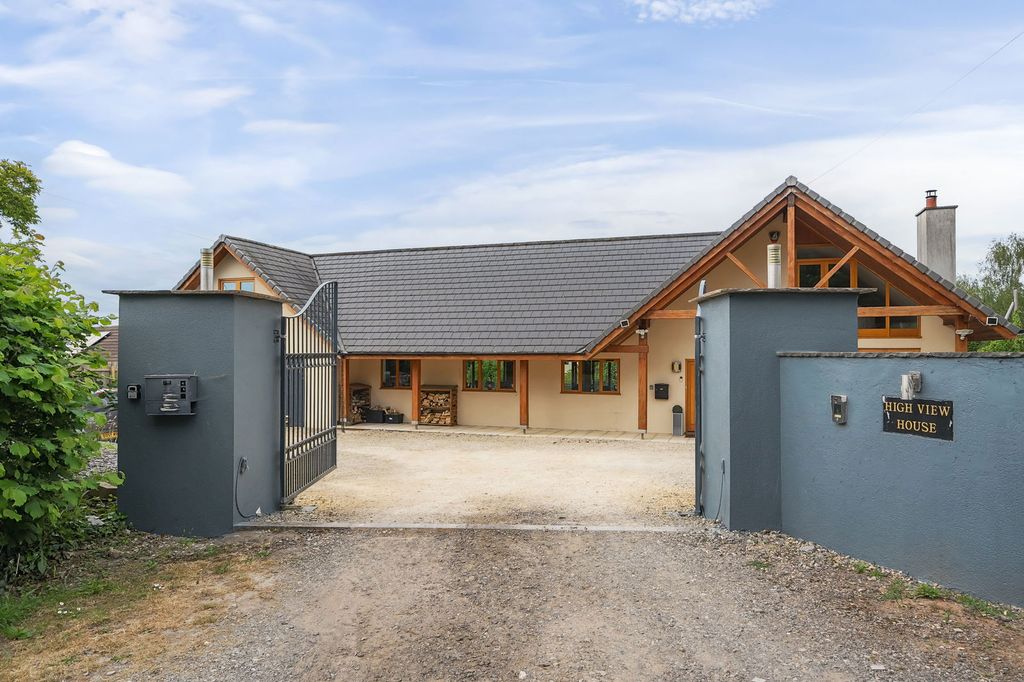 Property photo 2 of 41