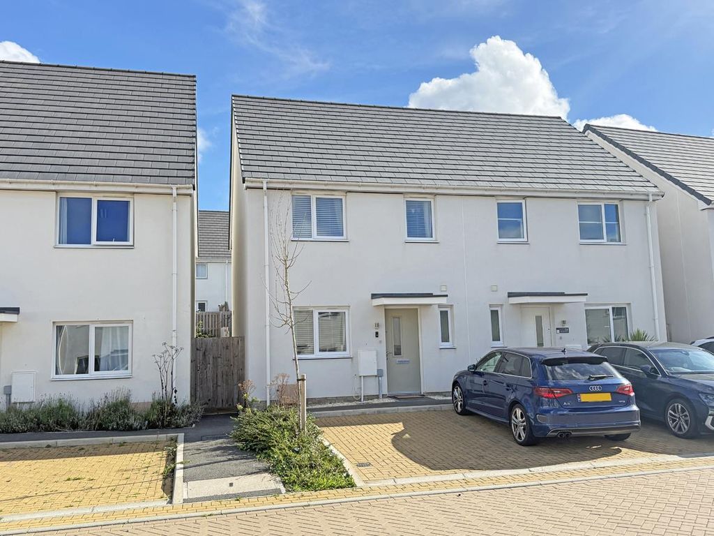 Property photo 1 of 17 Rosedown Avenue 16 - Front.Jpg