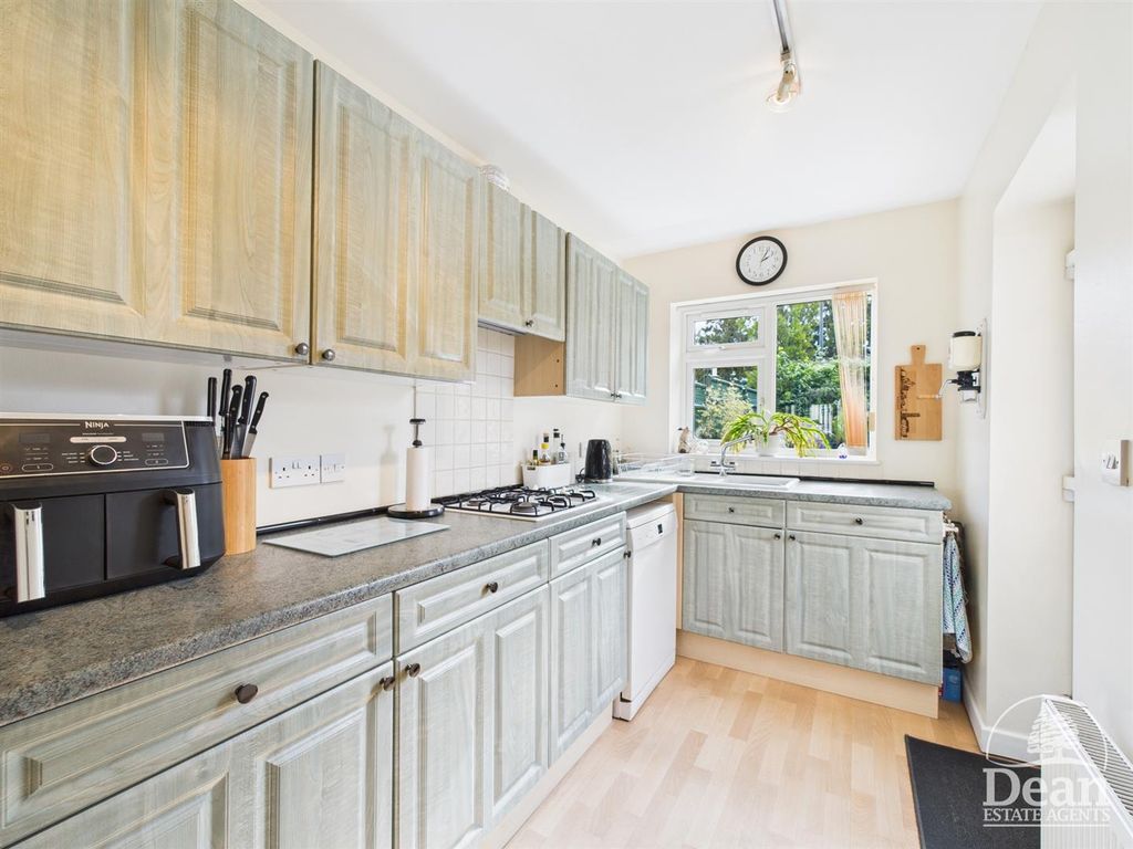 Property photo 3 of 44