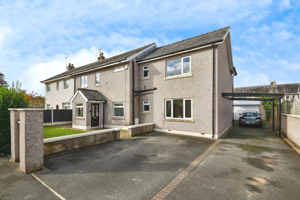 Property photo 1 of 17 External