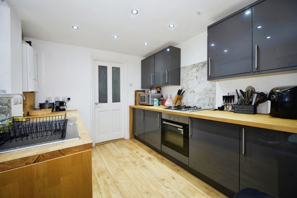 Property photo 3 of 21 Pbox-Img.Jpg