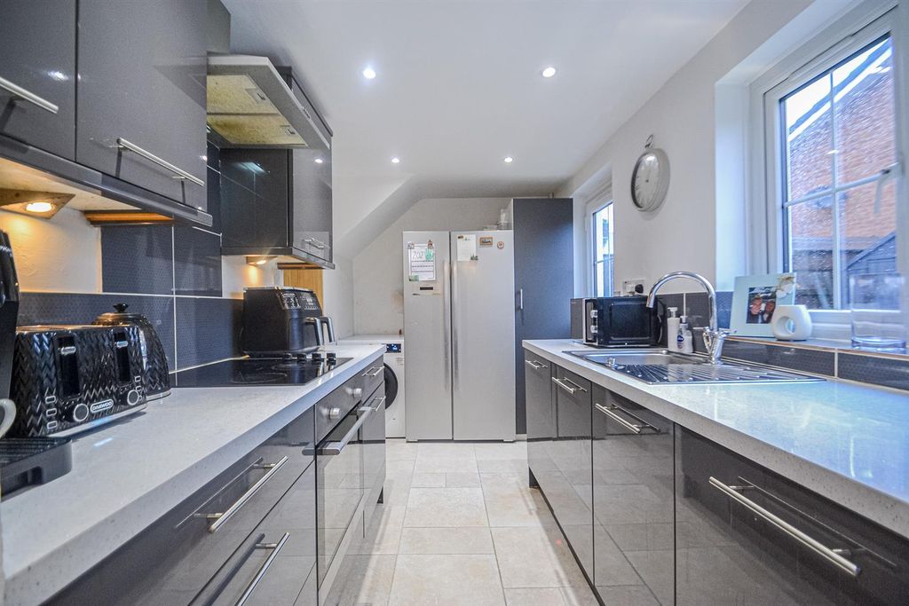 Property photo 3 of 16 Kitchen