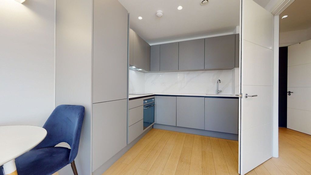 Property photo 2 of 10 Kitchen