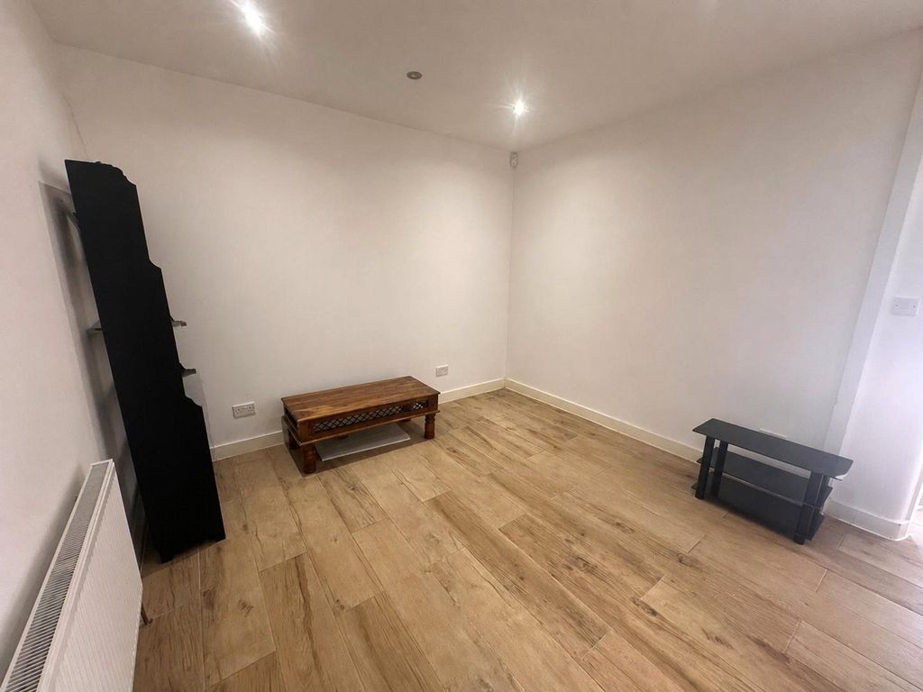 Property photo 3 of 15 Dining Area