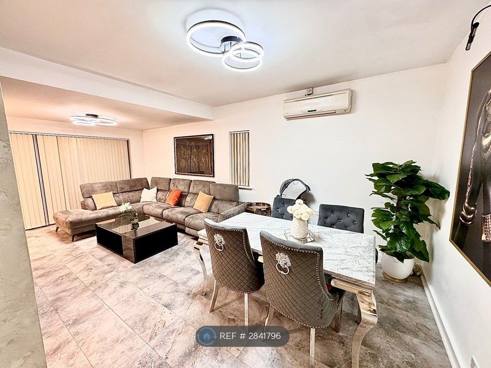 Property photo 3 of 35