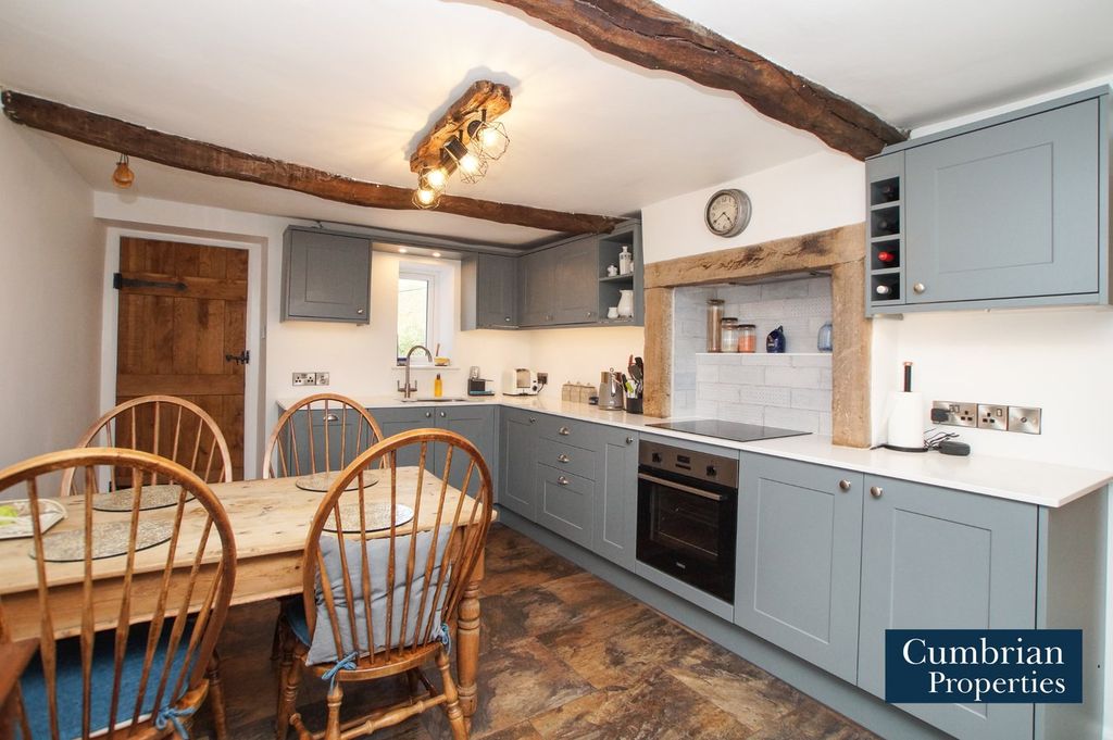 Property photo 2 of 18 Dining Kitchen