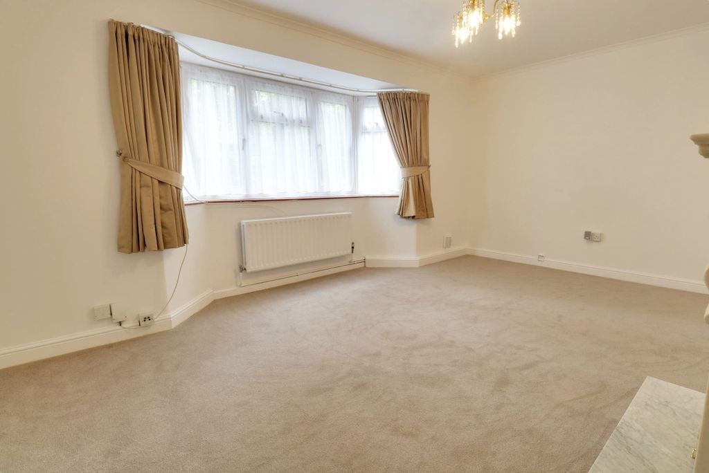 Property photo 2 of 13 5539171