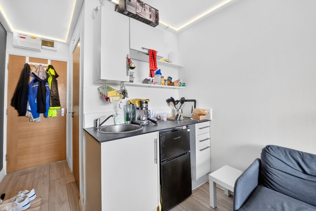 Property photo 3 of 6 Pbox-Img.Jpg