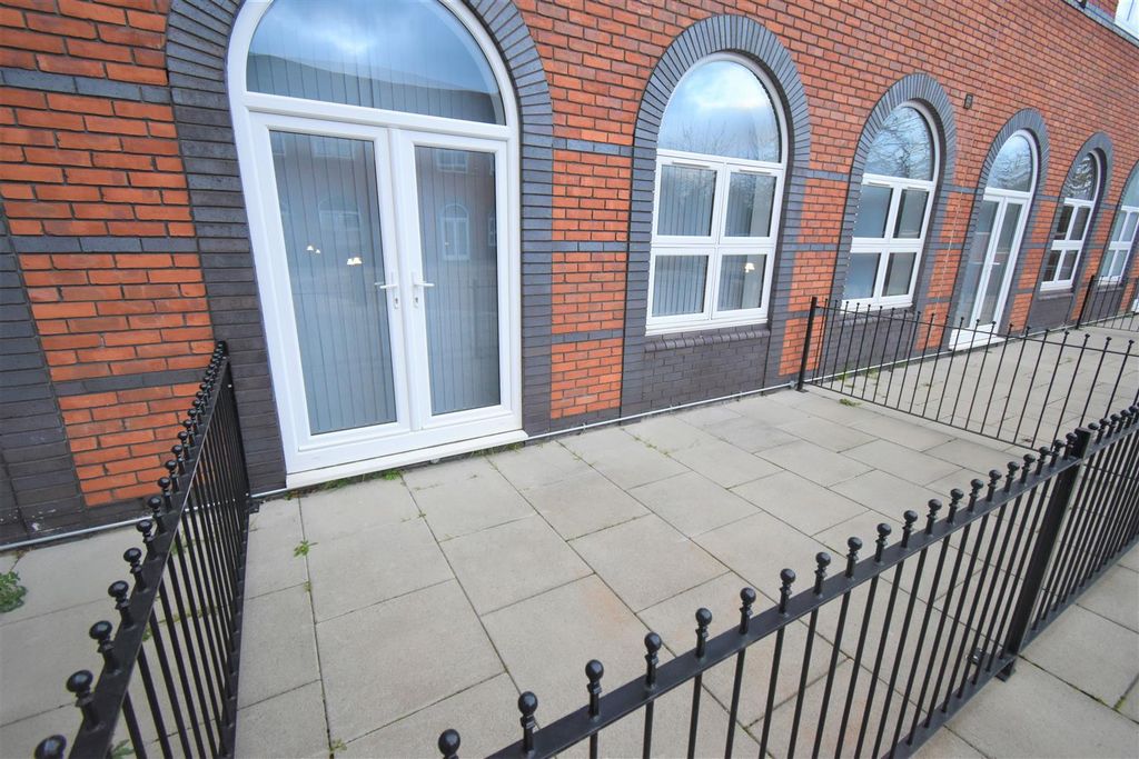 Property photo 2 of 6