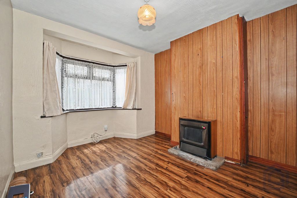 Property photo 3 of 23