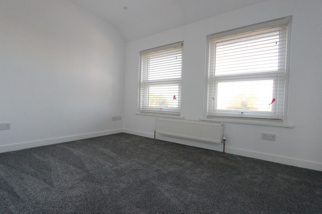 Property photo 3 of 8 Photo 4