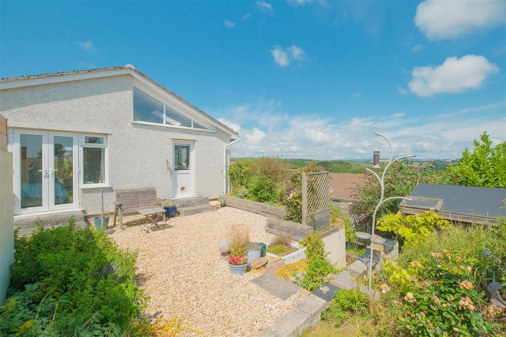 Property photo 1 of 23 Parry_33 Protbyhan Road Looe-37.Jpg
