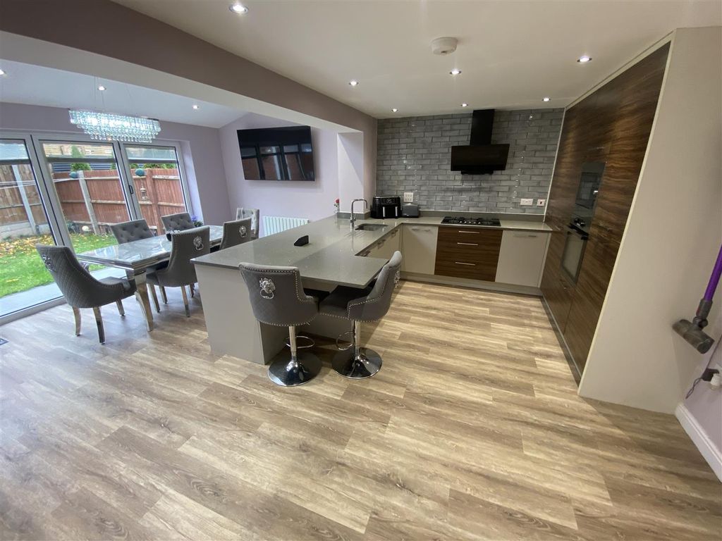 Property photo 2 of 16 Open Plan Kitchen & Living Area