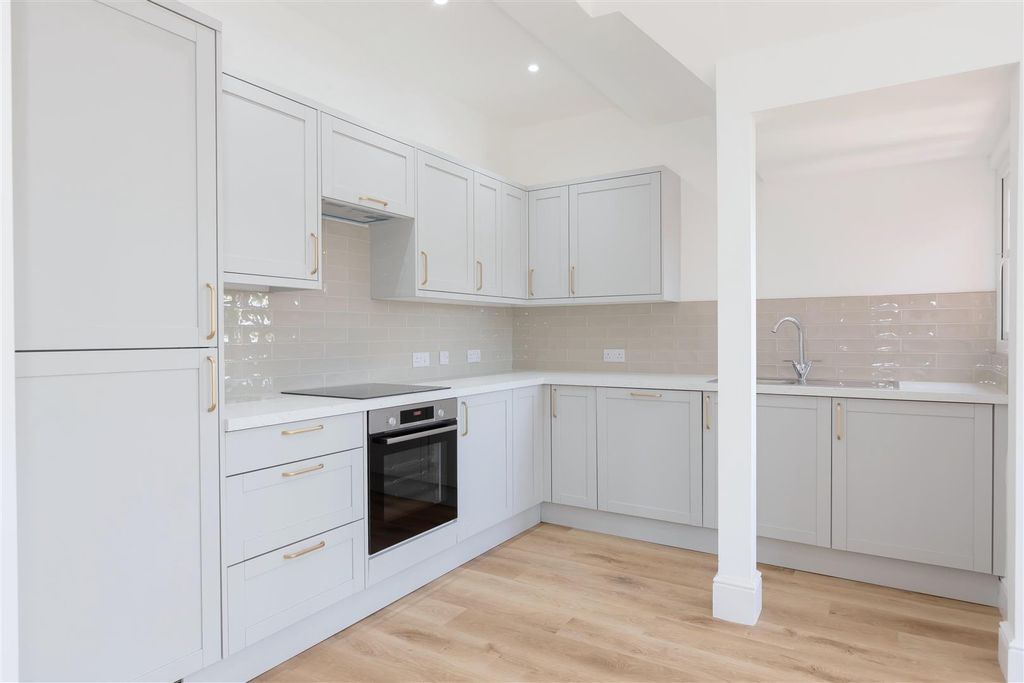 Property photo 3 of 15 Kitchen