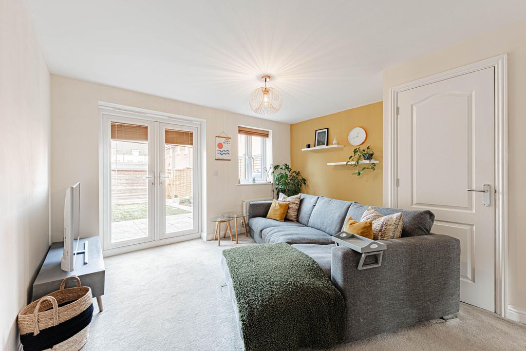 Property photo 3 of 17 Living Room