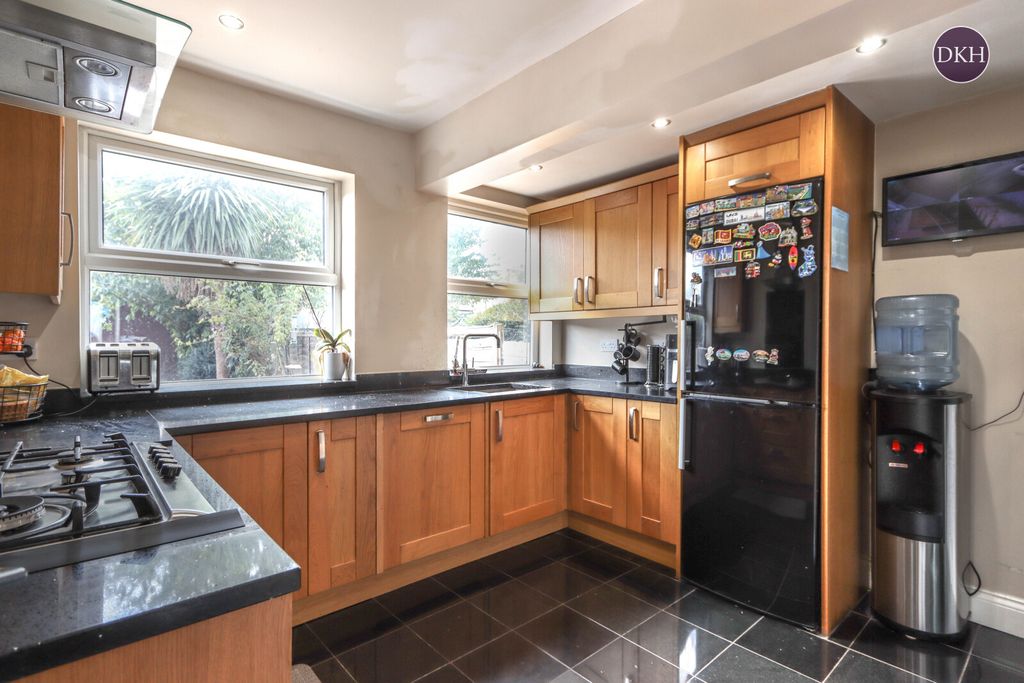 Property photo 2 of 13 Picture No. 15