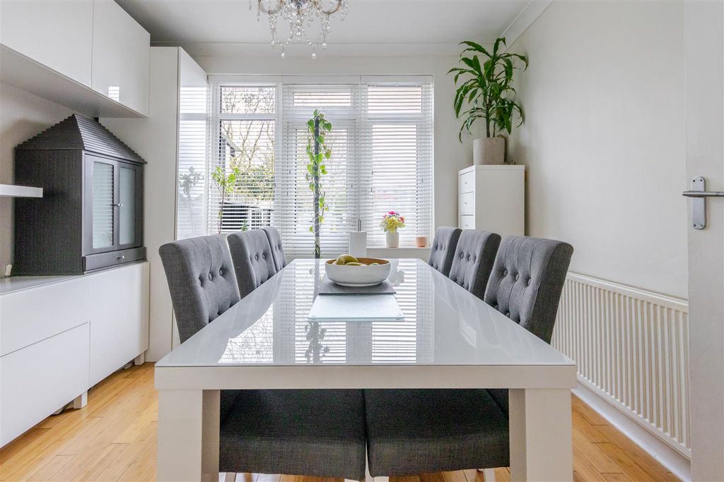 Property photo 3 of 23 Dining 2.Jpg