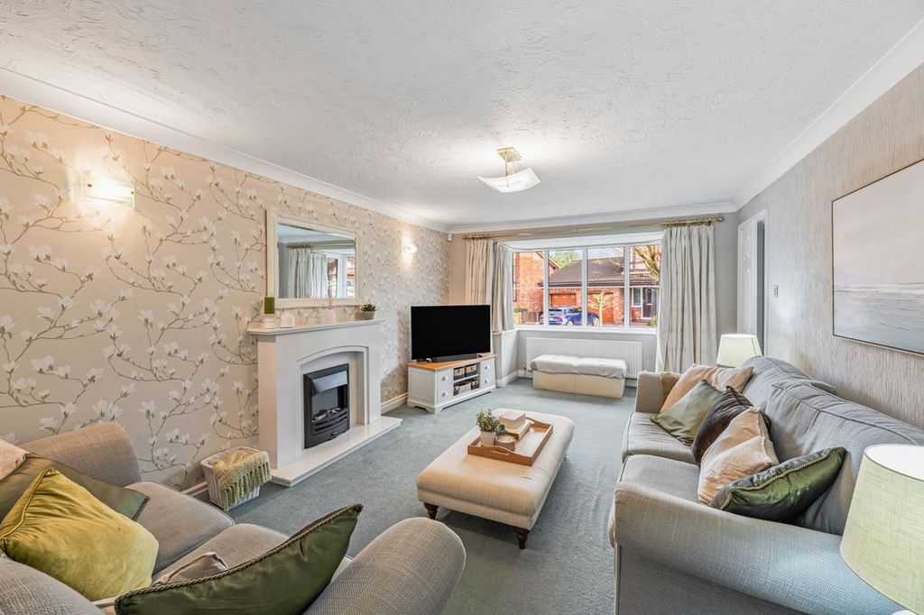 Property photo 2 of 20 Lounge