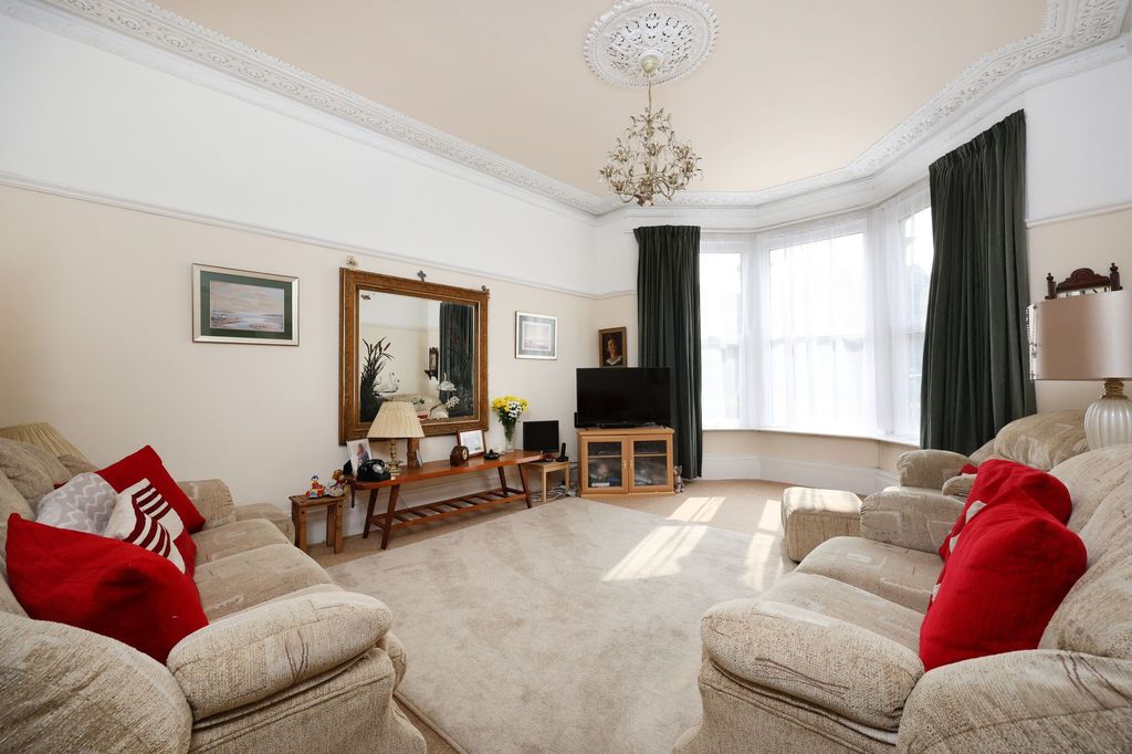 Property photo 2 of 26